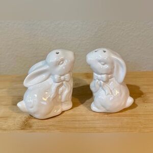 White Ceramic Bunny With Bow, Easter Salt And Pepper Shakers